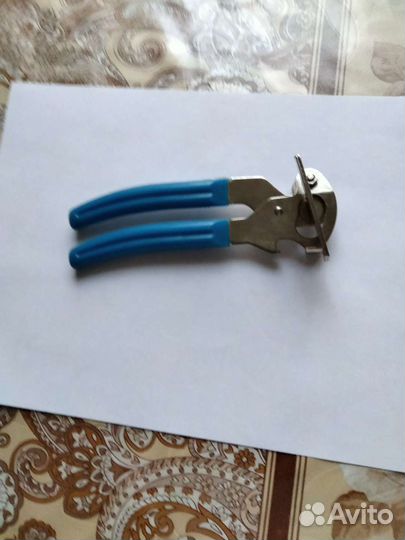 Нож консервный новый