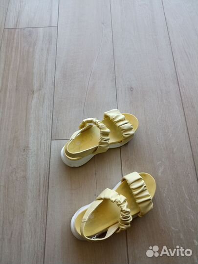 Сандалии женские