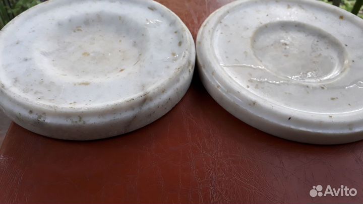 Мраморные тарелки для кассиров 1950-х годов