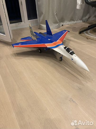 Радиоуправляемый самолет