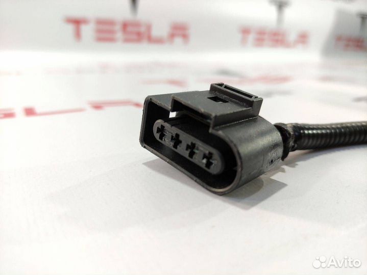 Разъем (фишка) проводки Tesla Model Y 2020