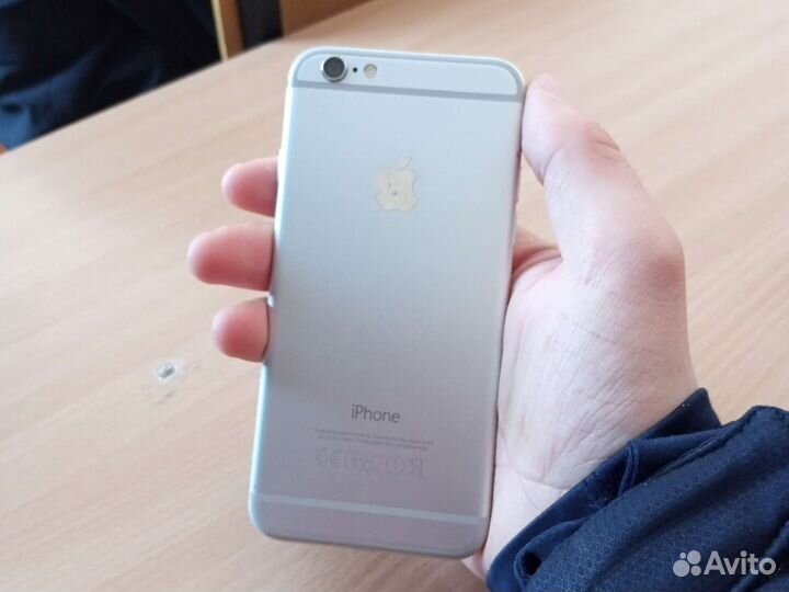 Продам айфон 6 на запчасти не работает плата