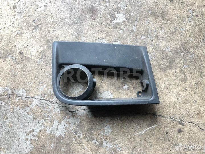 Рамка фары противотуманной правая Mercedes-Benz