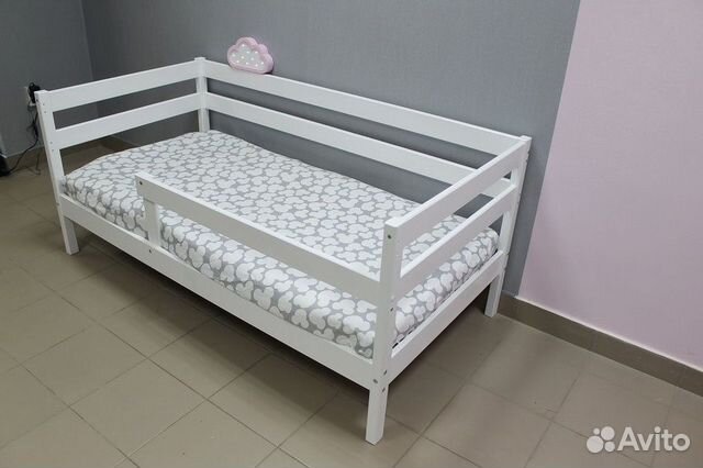 Кровать из массива дерева