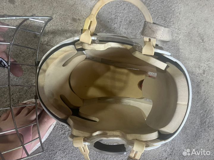 Хоккейный шлем