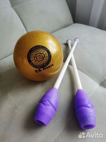 Булавы indigo и мяч для художественной гимнастики