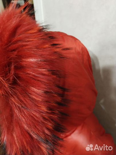 Пуховик красный