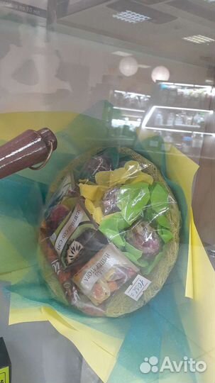 Букет подарок из чая и сладостей