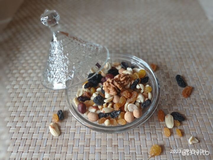 Вазочка для варенья и орешков