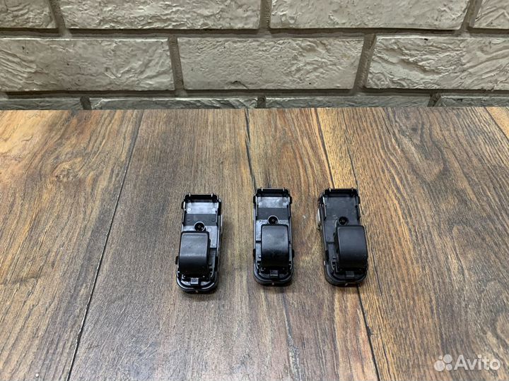 Mazda 3 (BM/BN) Кнопка стеклоподъемника LH RH