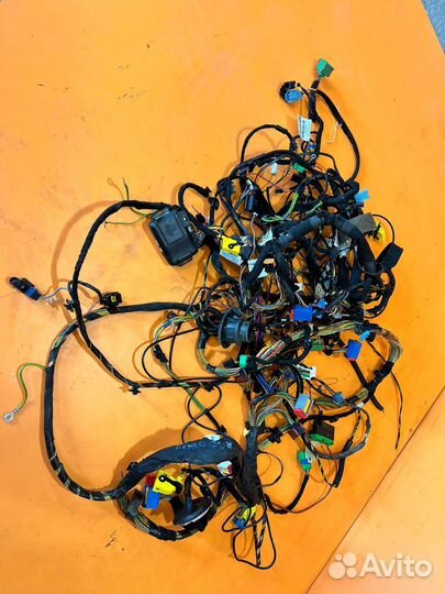 Проводка двигателя салона на Peugeot 308