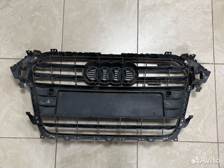 Решетка радиатора Audi A4 B8 рест + решетка птф