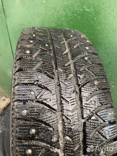 Bridgestone Ice Cruiser 7000S 215/65 R16 98E