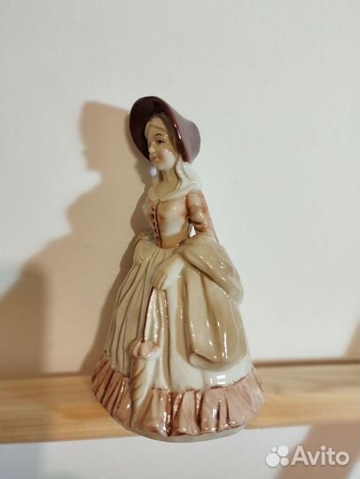 Статуэтка фарфор девушка