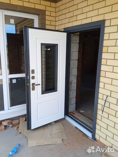 Дверь Входная со стеклом и ковкой термо