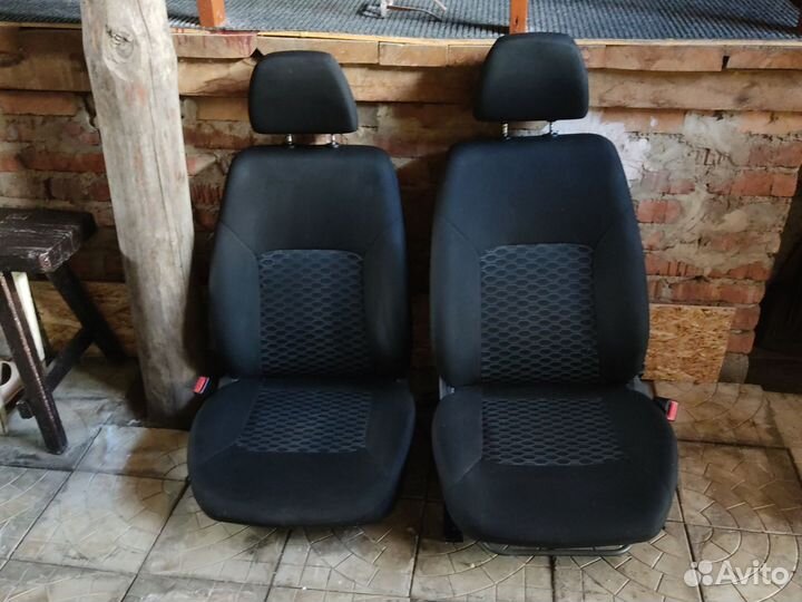 Передние сиденья LADA granta