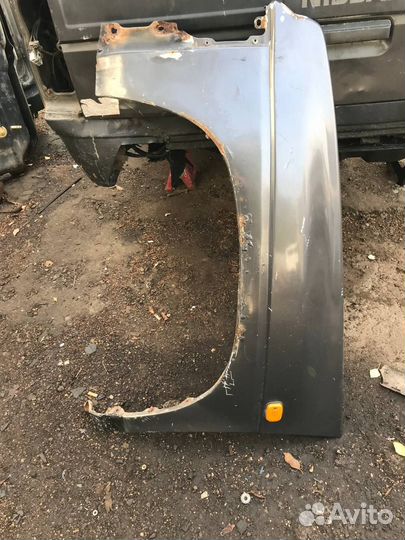 Левое крыло Nissan Terrano 1