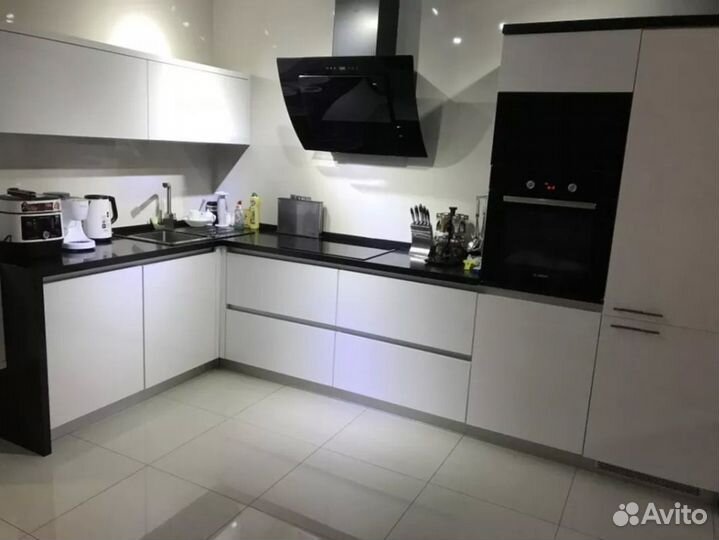 Кухни с антресолями