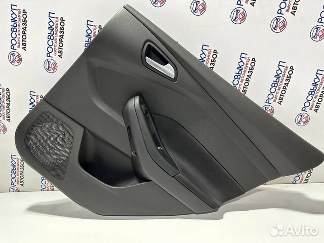 Обшивка двери Ford Focus 3