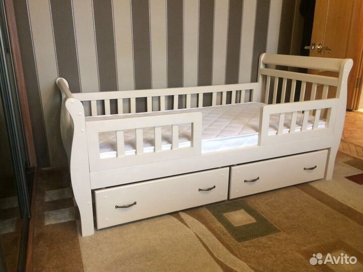 Детская кровать из массива