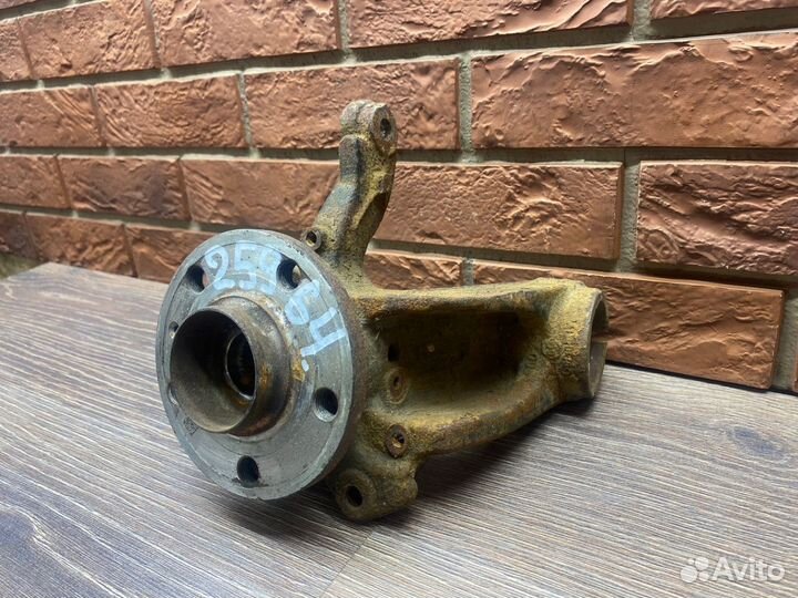 Кулак поворотный передний правый Polo Sedan Rapid