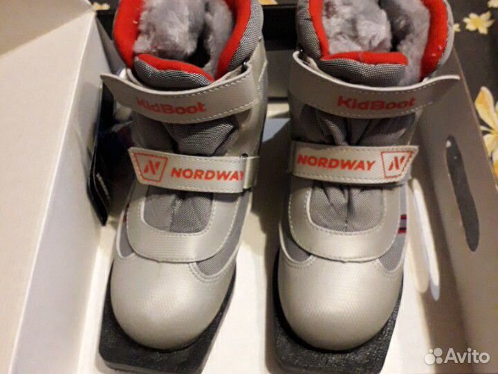 Лыжные ботинки