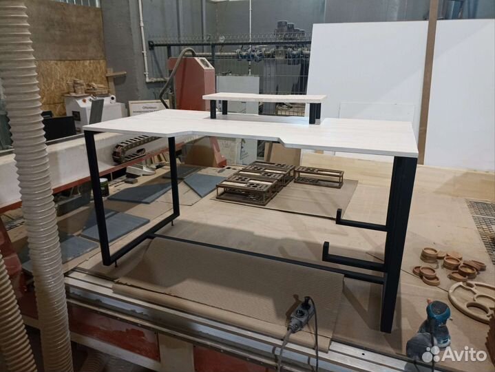 Игровой геймерский компьютерный стол