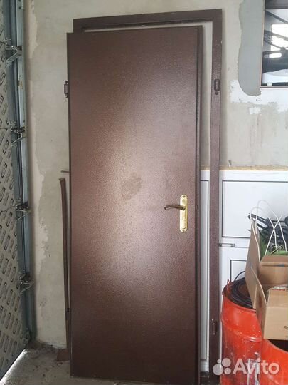Металлическая дверь бу