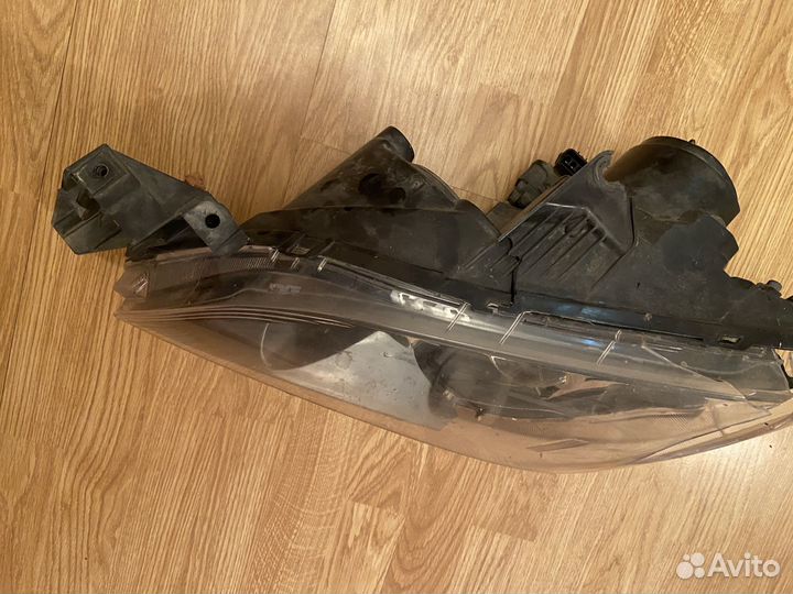 Правая ксеноновая фара mazda 3 bk