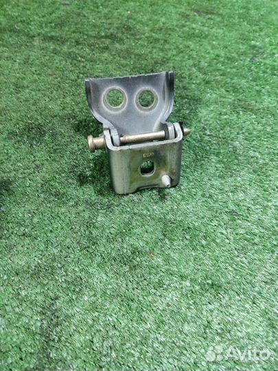 Петля двери передняя левая Citroen C4