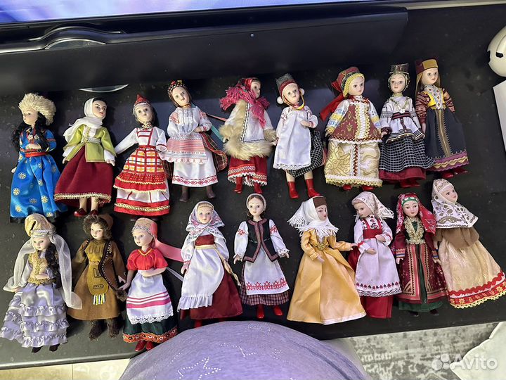 Куклы фарфоровые коллекционные 33 шт