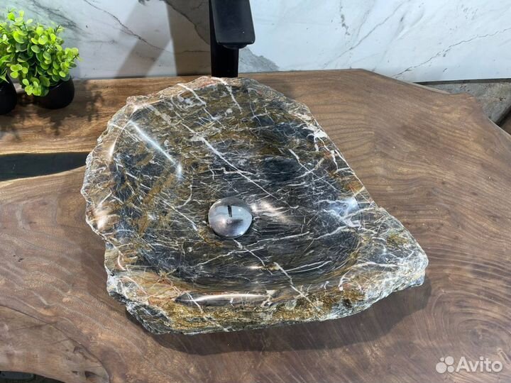 Дизайнерская раковина из мрамора