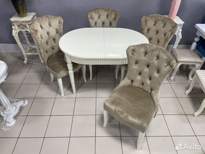 Столы и стулья