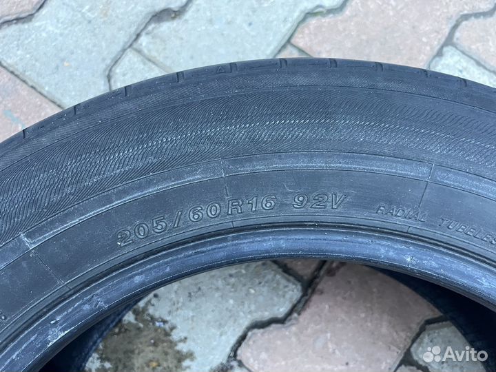 Yokohama Advan dB V551V 205/55 R16 92V