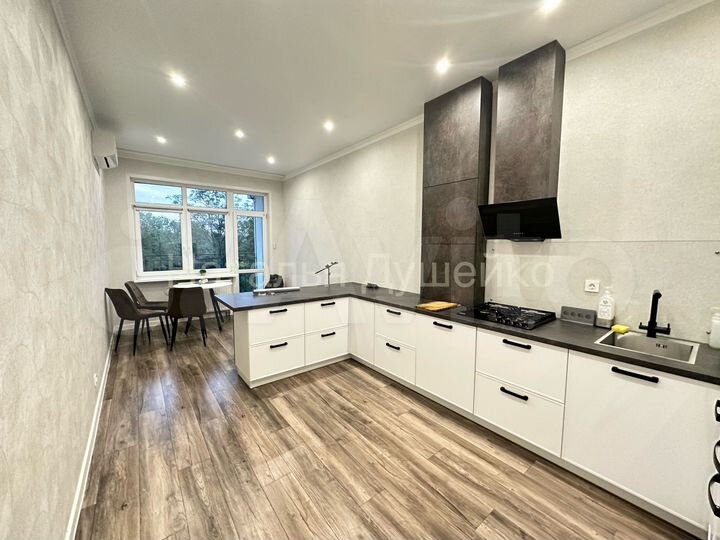 3-к. квартира, 120 м², 5/10 эт.