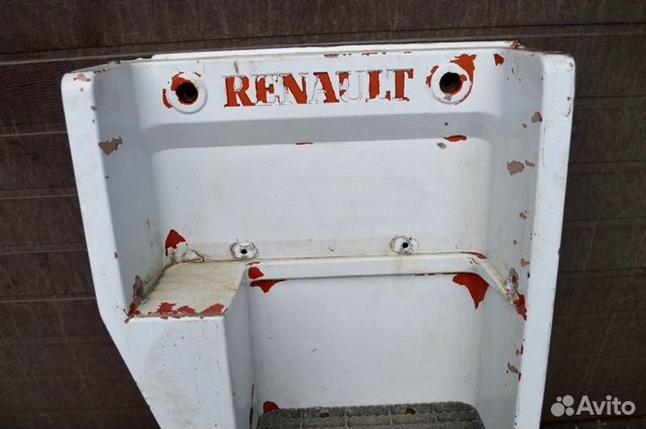 Корпус основной подножки, левый renault trucks Mag