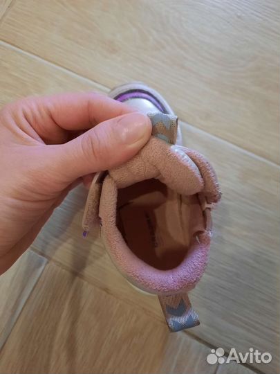 Кроссовки для девочки