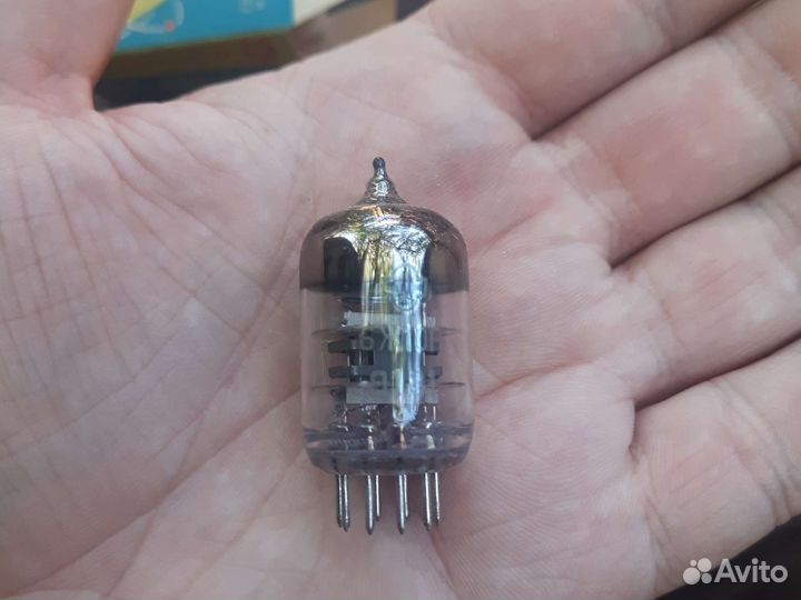 Радиолампа новая 6ж10п в коробке