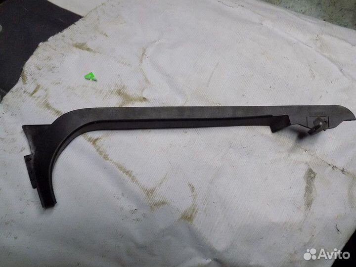 Накладка (кузов внутри) Focus III 2011