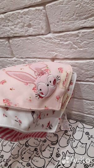 Слюнявчик для девочки