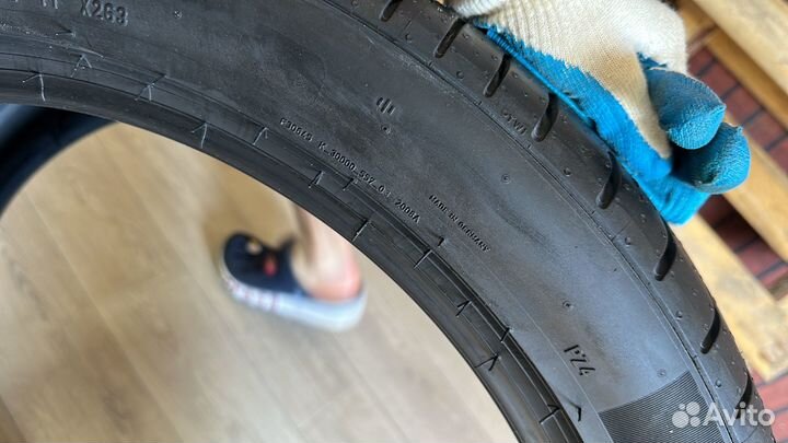 Pirelli P Zero PZ4 315/35 R22