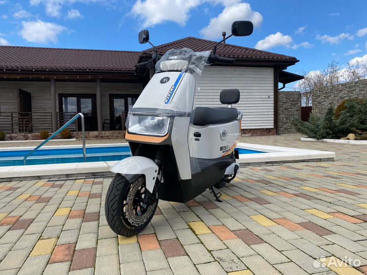 Электромотоцикл Aima Commander