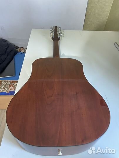 Продаю 12-ти струнную гитару 