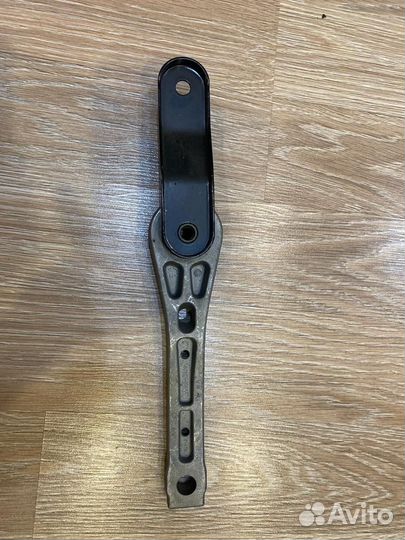 Опора двигателя задняя VW Tiguan 7N0199855B