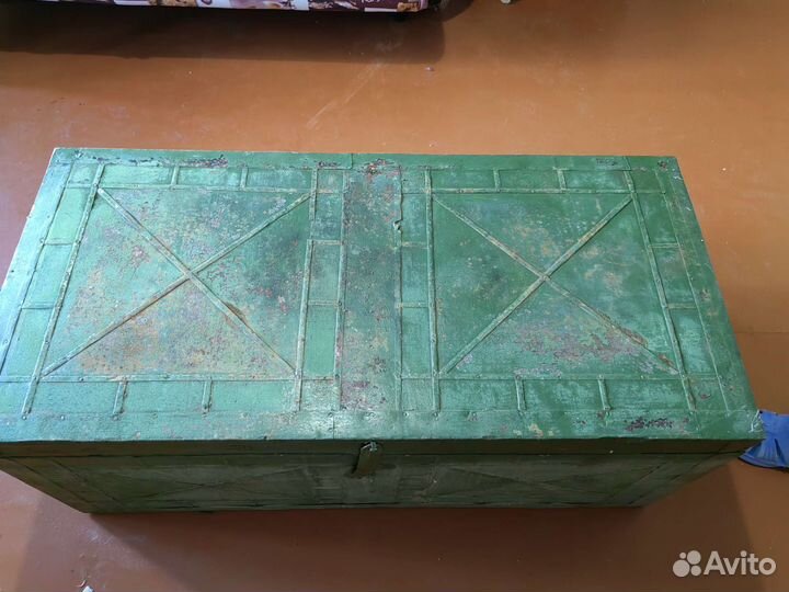 Сундук старинный
