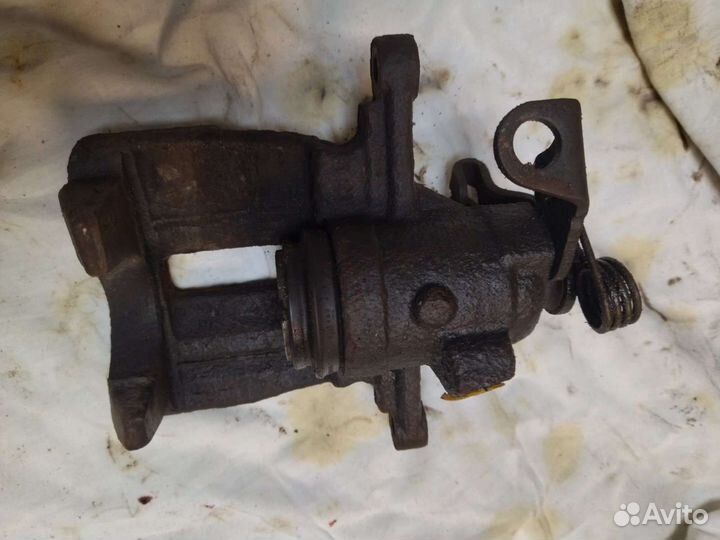 Суппорт тормозной задний левый Volkswagen