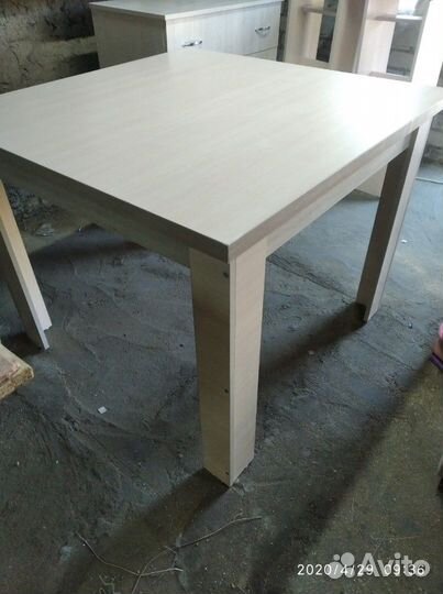 Стол обеденный