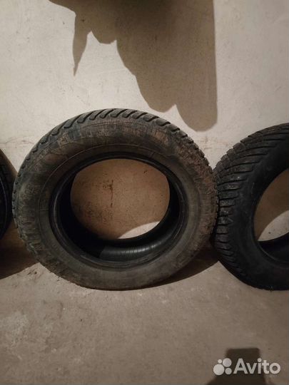 Goodyear Ultragrip Ice Arctic 215/65 R16