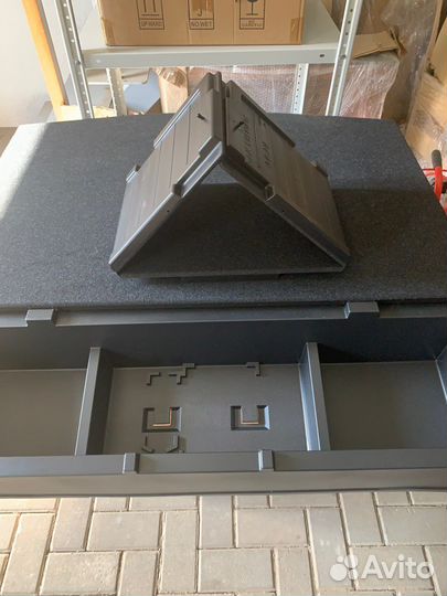 Органазейр заднего багажника Мицубиси Аутленлер 3