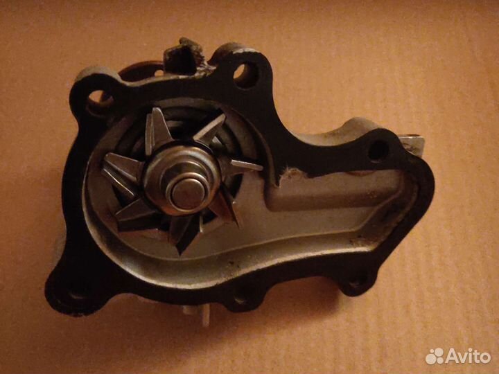 Помпа lancer 9 1,6